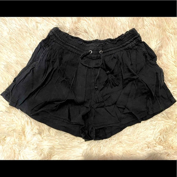 AERIE FLOWY SHORTS - Picture 1 of 4